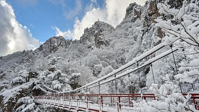 Geumgang Cloud Bridge winter