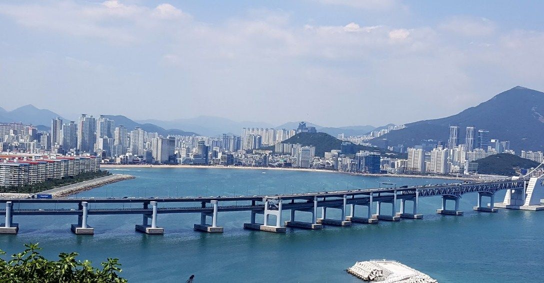 Daya Tarik Negeri Gingseng Dari Jembatan Gwangan
