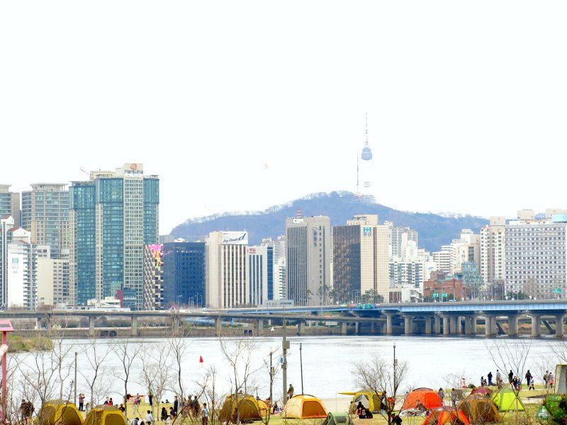 Taman Yeouido Hangang Berjuluk Skyline of Seoul
