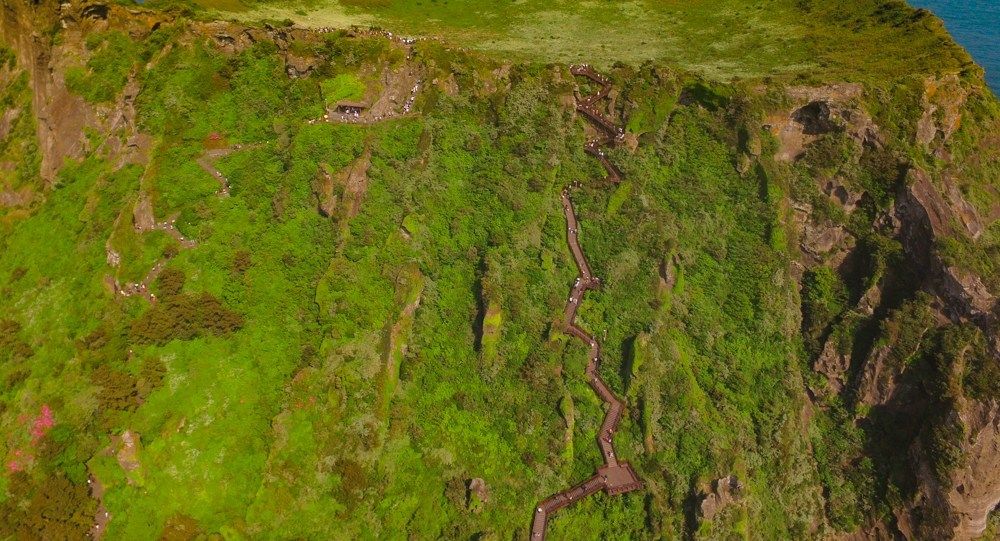 Jalan Naik dan Turun Seongsan Ilchulbong